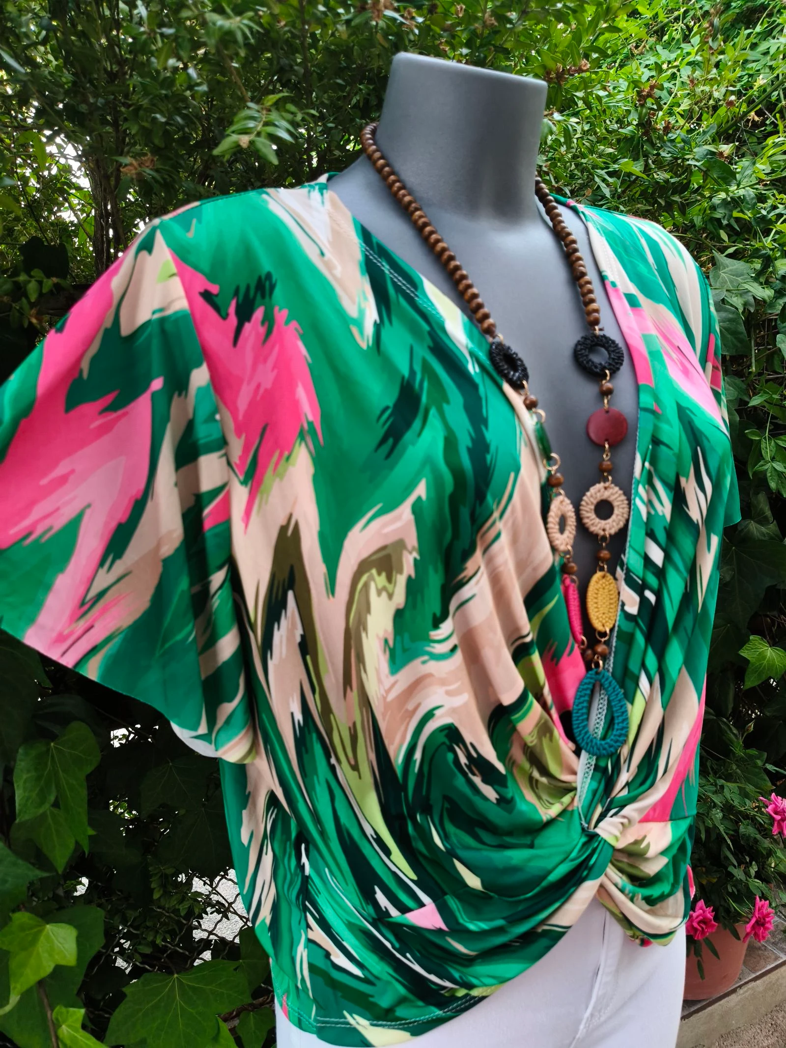 Gefluide bedrukte blouse met knoop aan de voorkant – photo 4
